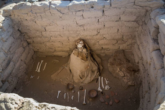 Jerome.C.House (American,1991) Chauchilla Cemetery Sideshow Video 2025