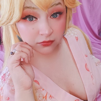 Peach yukata selfis