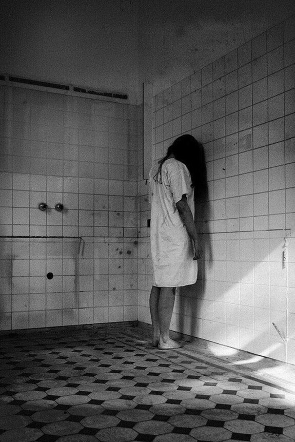 Jerome.C.House (American,1991) Girl in an asylum cell 2025