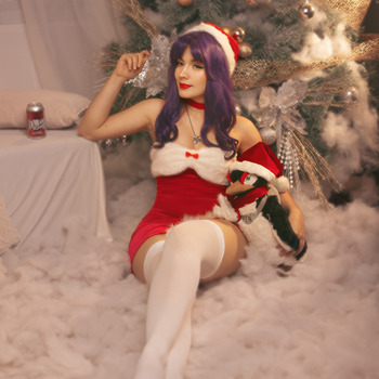 Misato Navideña - 17 Fotos HD