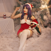 Misato Navideña - 17 Fotos HD