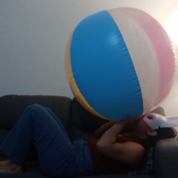 Mouth blow beachballl by Alice !!!