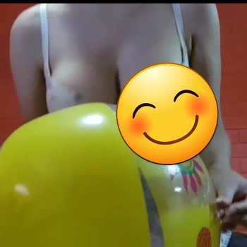 2 beach balls destroy