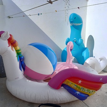 Blowing up big inflatables (pump , electric pump and mouth blow)