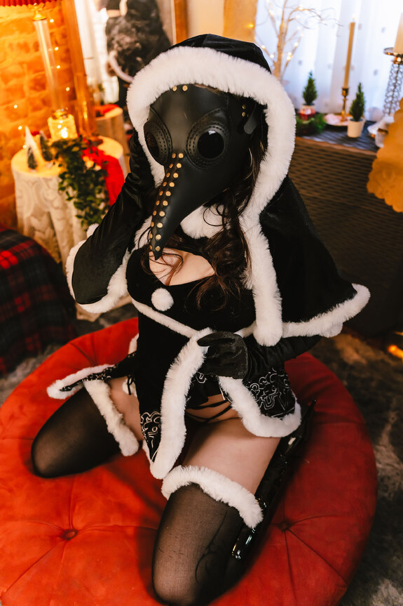 Christmas Plague Doctor Pinup (Lewd)