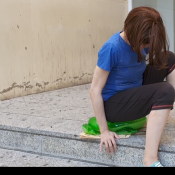 Inflate and explode an inflatable frog