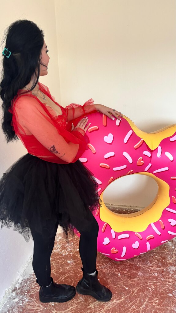 Lera shooting in black outfit and garden photo