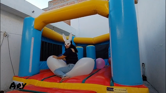 Pop balloons in the inflatable castle 2026 by Ary!!!! (roomtex cattex unique)