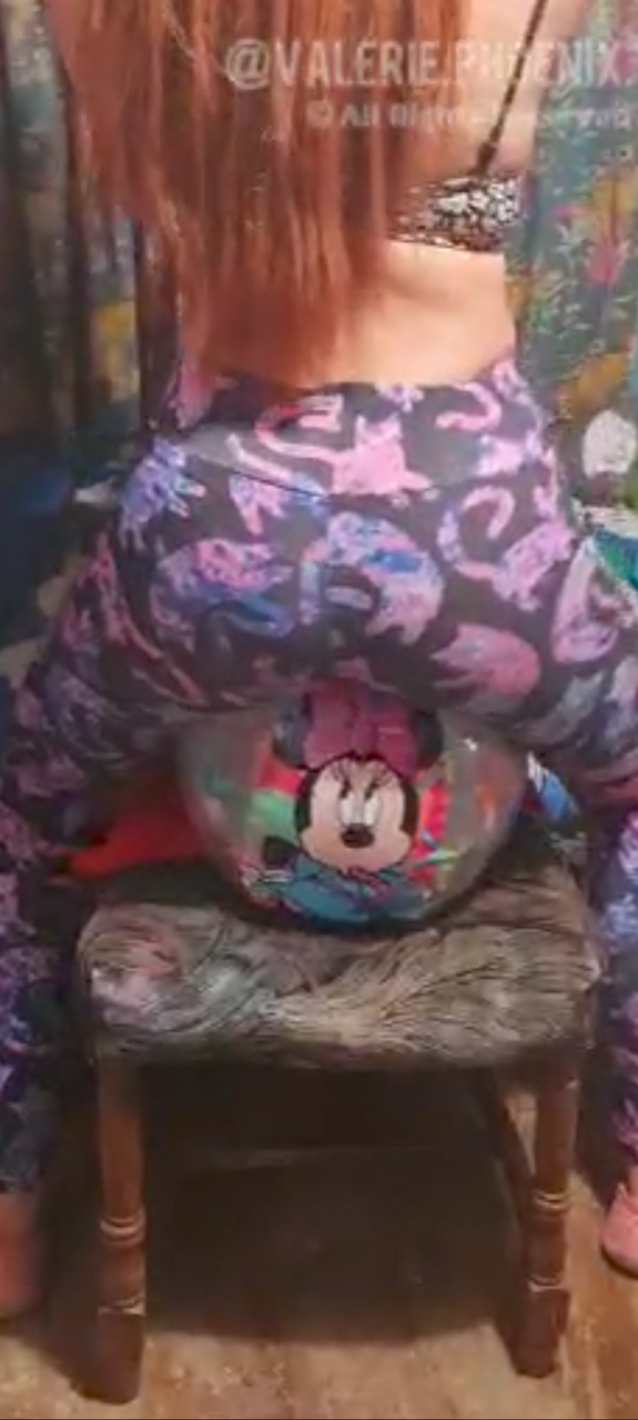 Sit to pop 2 Beachballs mickey