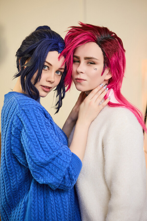 Caitlin and Vi - Christmas