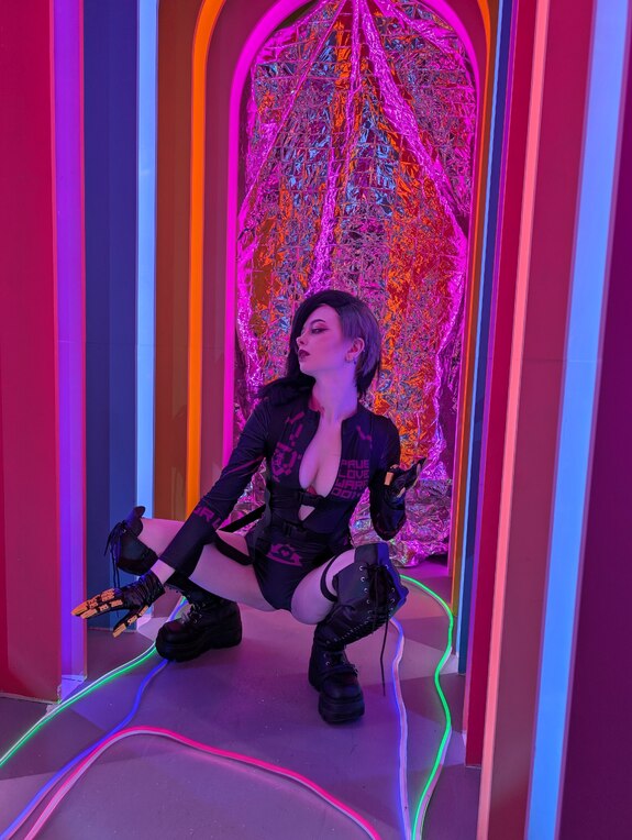 fanservice - Cyberpunk Sombra in shorts - Overwatch